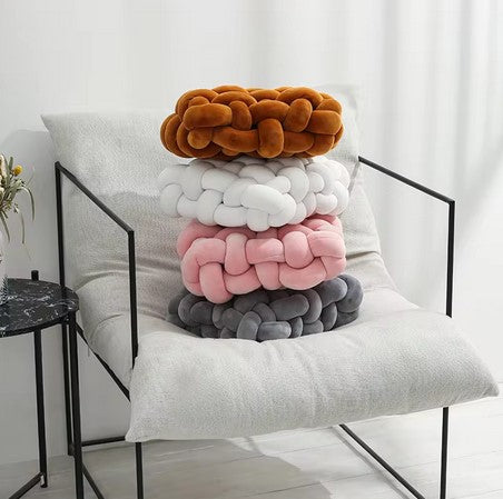 Knotted Pillow